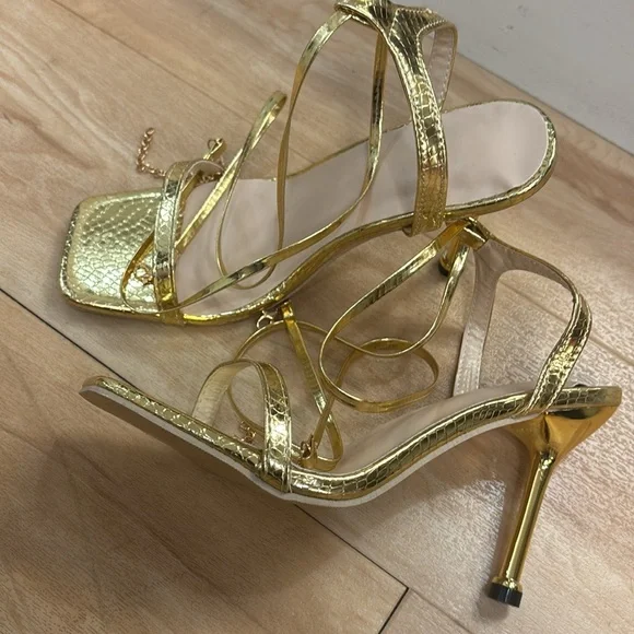 Heels - Picture 2 of 3